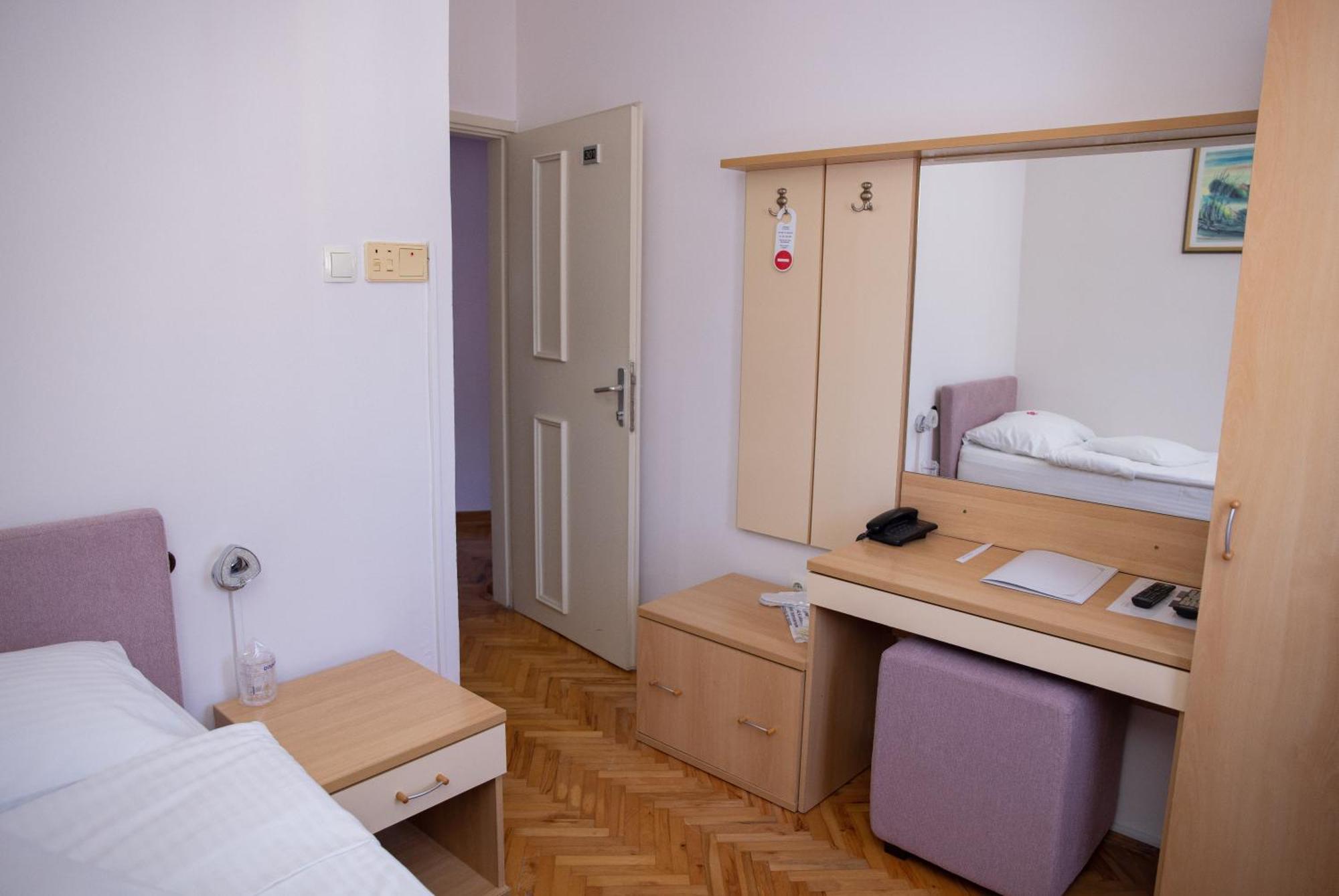 Motel New Sanatron Bosanski Novi Bagian luar foto
